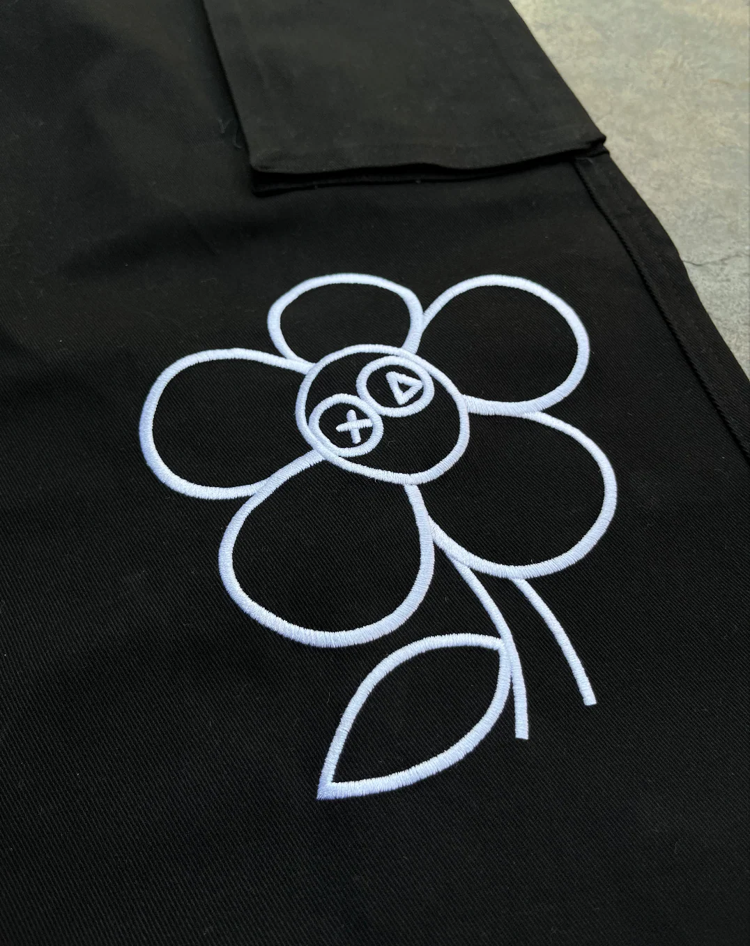 Black doodle cargo pants - Image 3